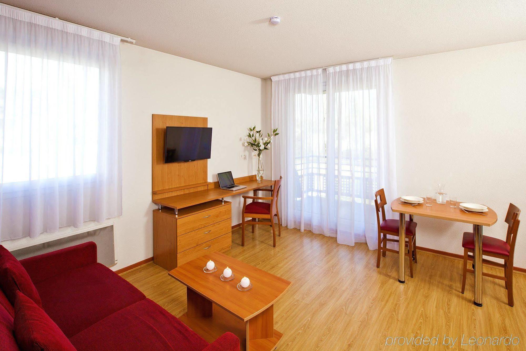 Sejours & Affaires Geneve Saint Genis Apart otel Dış mekan fotoğraf