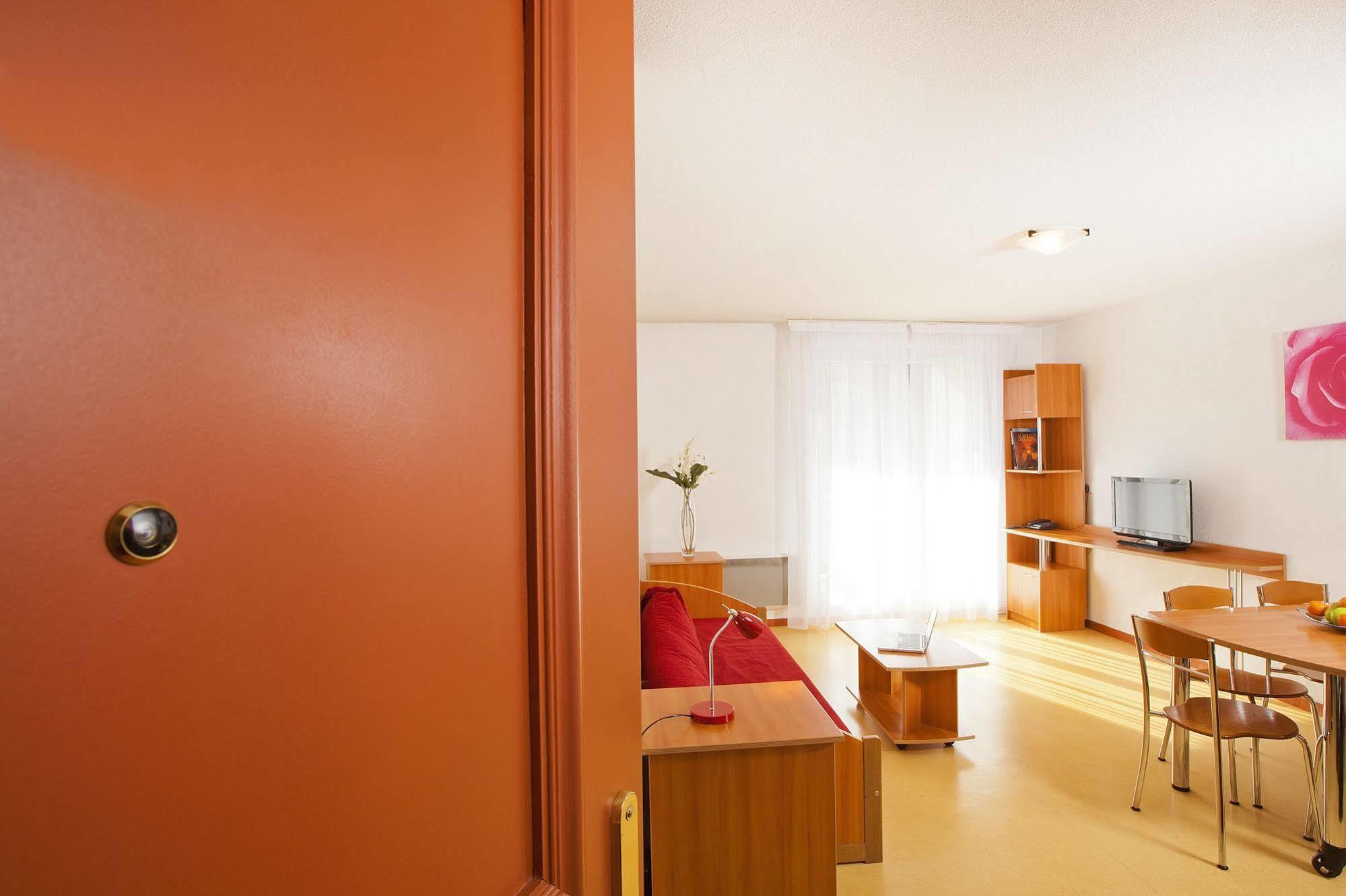 Sejours & Affaires Geneve Saint Genis Apart otel Dış mekan fotoğraf